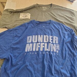 'The Office' Fan Lot Includes 2 Men's XL T-Shirts And Wall Plaque, NWT